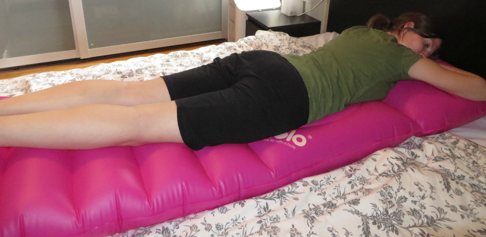 US-Japan Fam reviews Holo - the raft that allows you to lay safely on your belly during pregnancy.