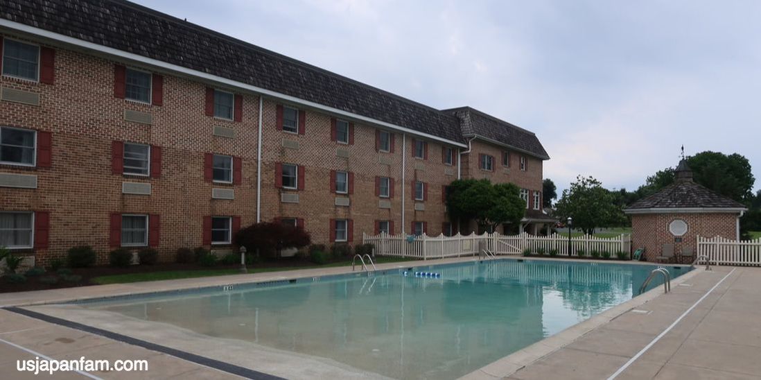 US Japan Fam reviews Lancaster's Bird-in-Hand Family Inn - check out this zero entry outdoor pool!
