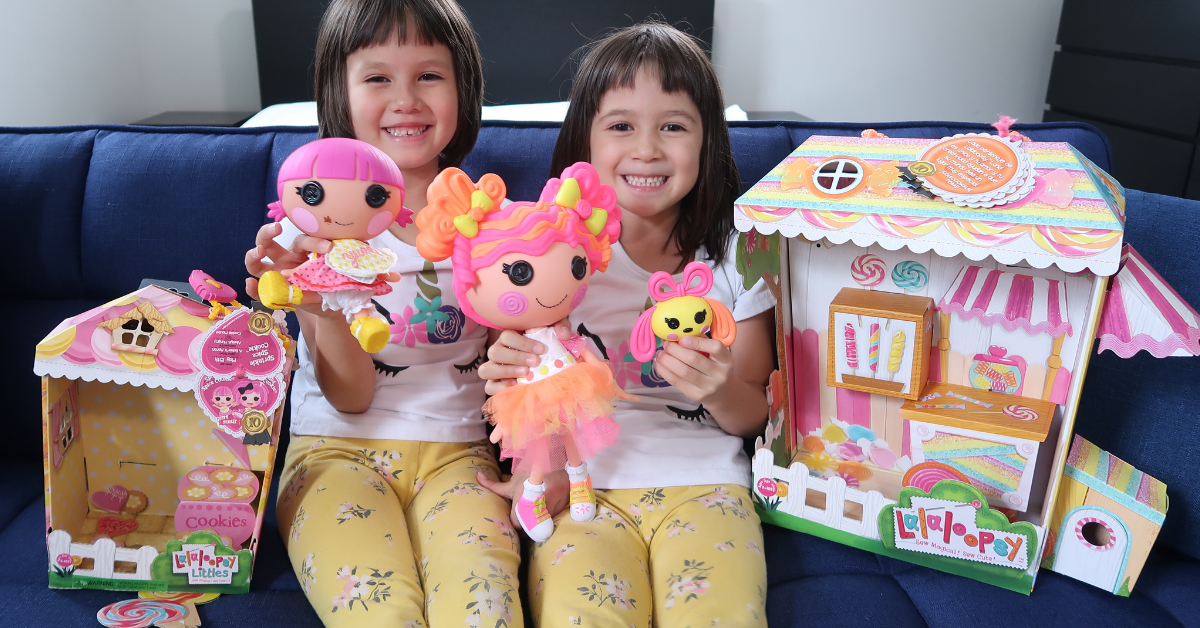 US Japan Fam reviews Lalaloopsy - twins love their dolls